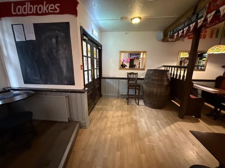 Freehold Public House in Tiverton For Sale in Tiverton Photo 2
