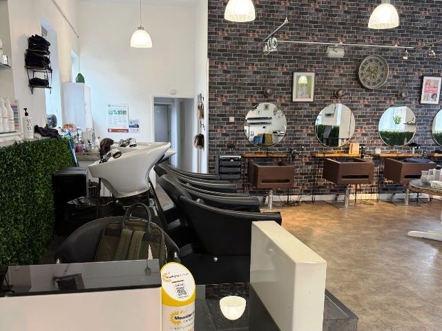 Detached Hair And Beauty Salon for Sale