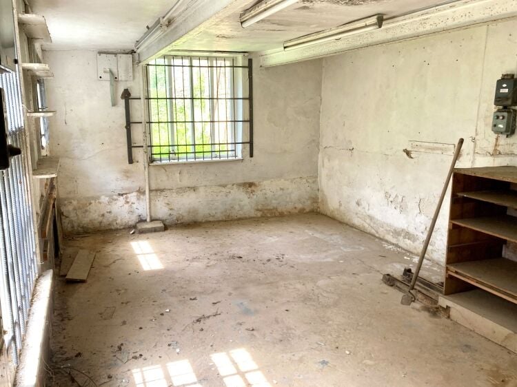 FREEHOLD INVESTMENT/DEVELOPMENT OPPORTUNITY