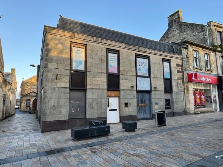 1000 Sqft Unit Kilwinning, Retail, Office, Shop, Salon Photo 2
