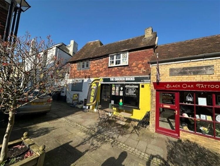 LEASEHOLD FRIED CHICKEN/BURGER TAKEAWAY