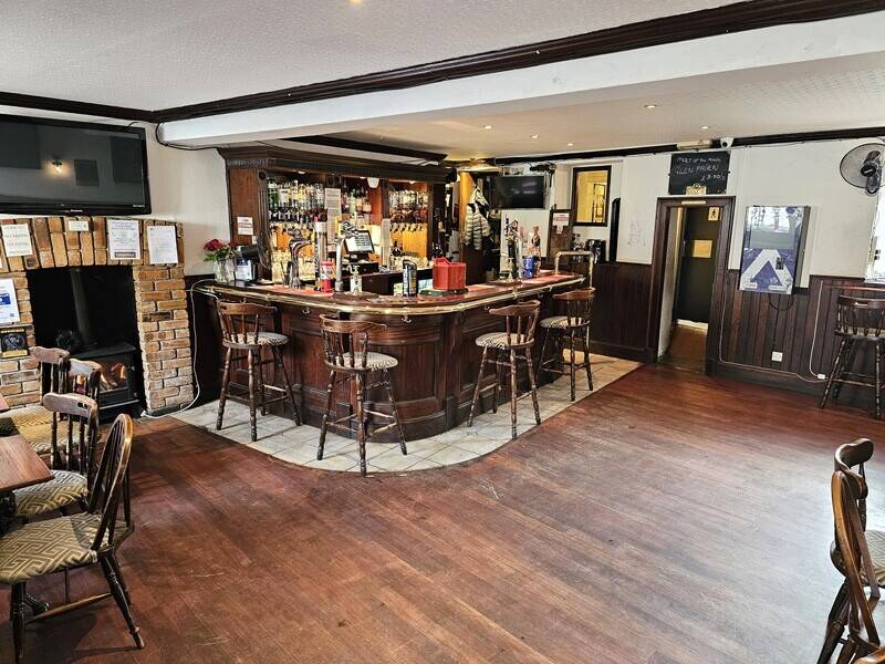 Pub & restaurant, with prime High Street trading location,  in the same family since 1980.