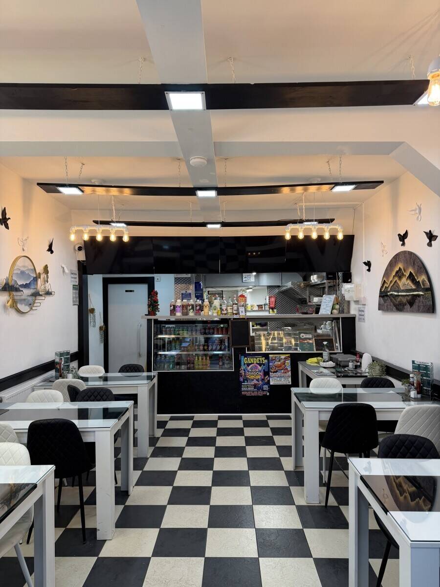 QUICK SALE - Fully equipped Cafe - Low Rent £750 Month Photo 2