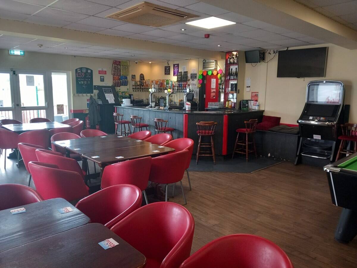 SWANSEA GOWER PENINSULA – SUBSTANTIAL NEW BUILD PUBLIC HOUSE OVERLOOKING RUGBY AND CRICKET GROUNDS