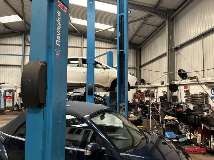 MOTOR VEHICLE M.O.T CENTRE SERVICING AND REPAIR WORKSHOP