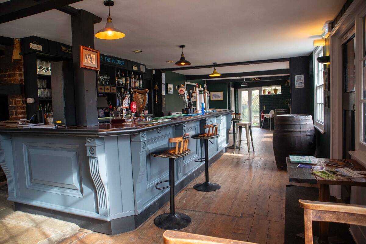 EAST SUSSEX - FREE-OF-TIE VILLAGE PUBLIC HOUSE TO LET Photo 2