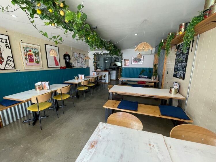 Superbly Presented Busy Pizza Business