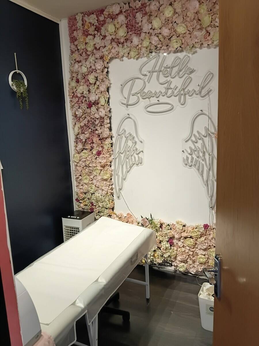 Long established popular Tanning and Beauty salon business for sale. Photo 3