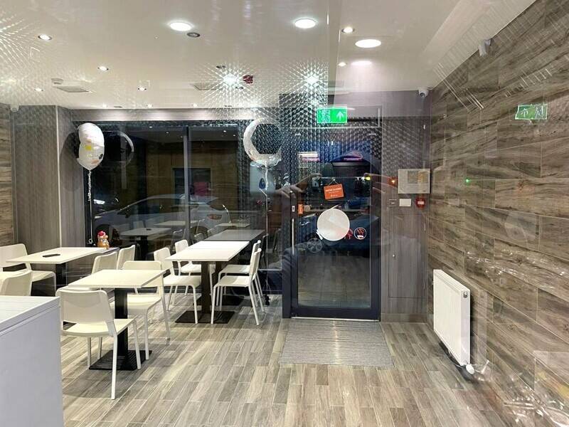 Fully Fitted Takeaway/Restaurant Opportunity within busy retail parade Photo 2