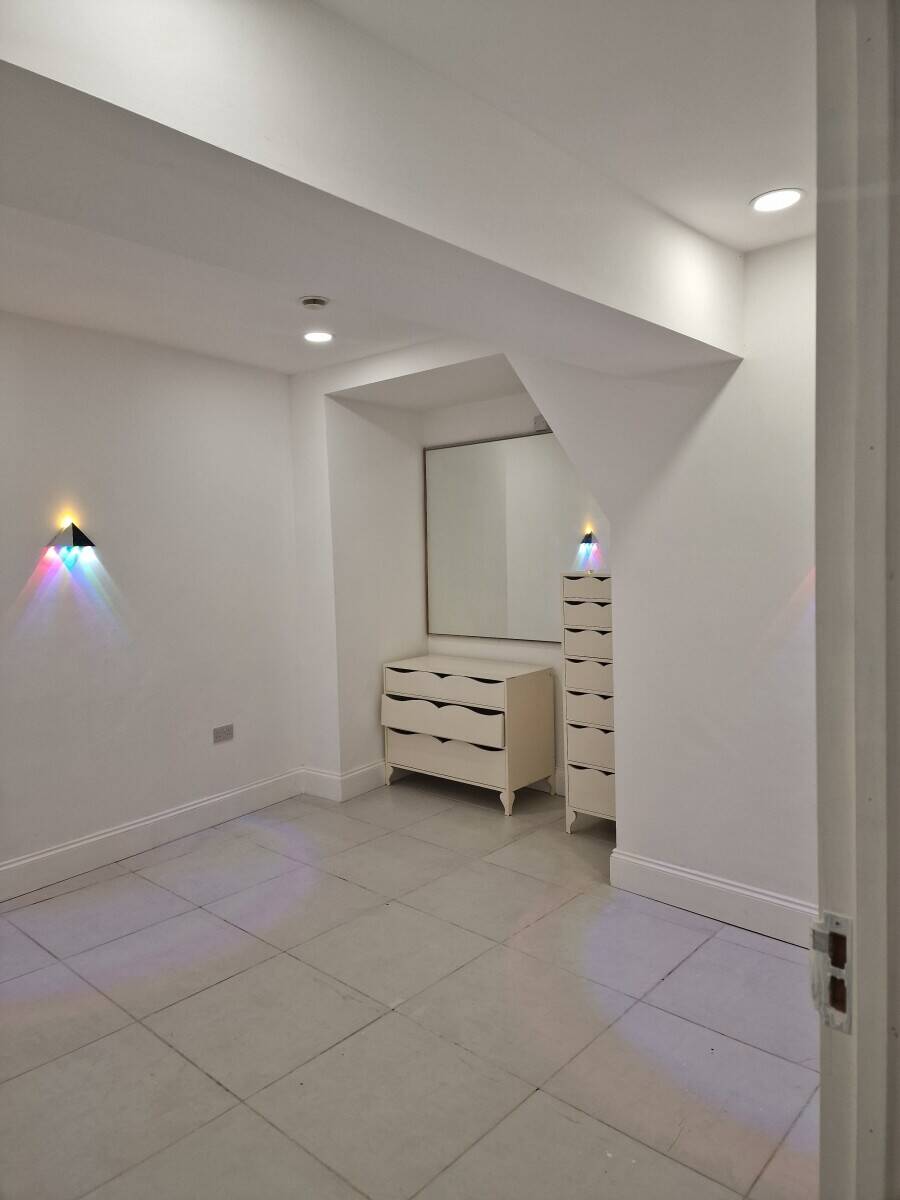 Busy Convenience Store & Off Licence – Prime High Street Location, High End Residential Area