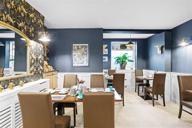 Immaculate Victorian Boutique Guesthouse set on the English Riveria For Sale in Torquay Photo 2