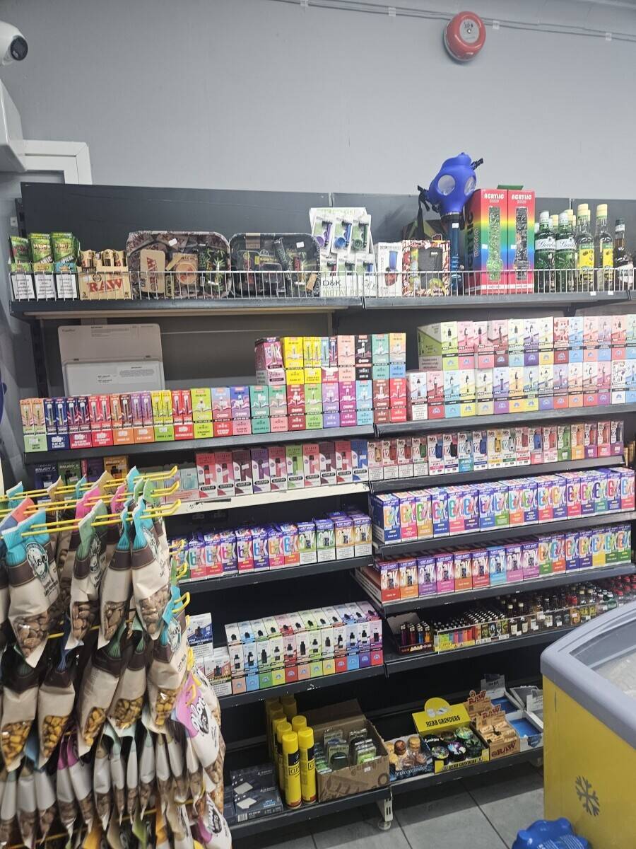 Well presented off-license shop in busy location with high footfall and lots of residential