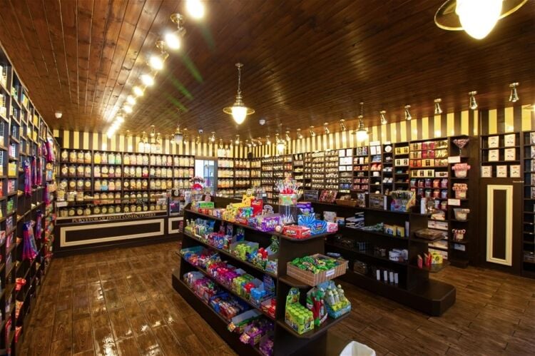 Youngs Auld Sweetie Shop, Inverness Photo 2