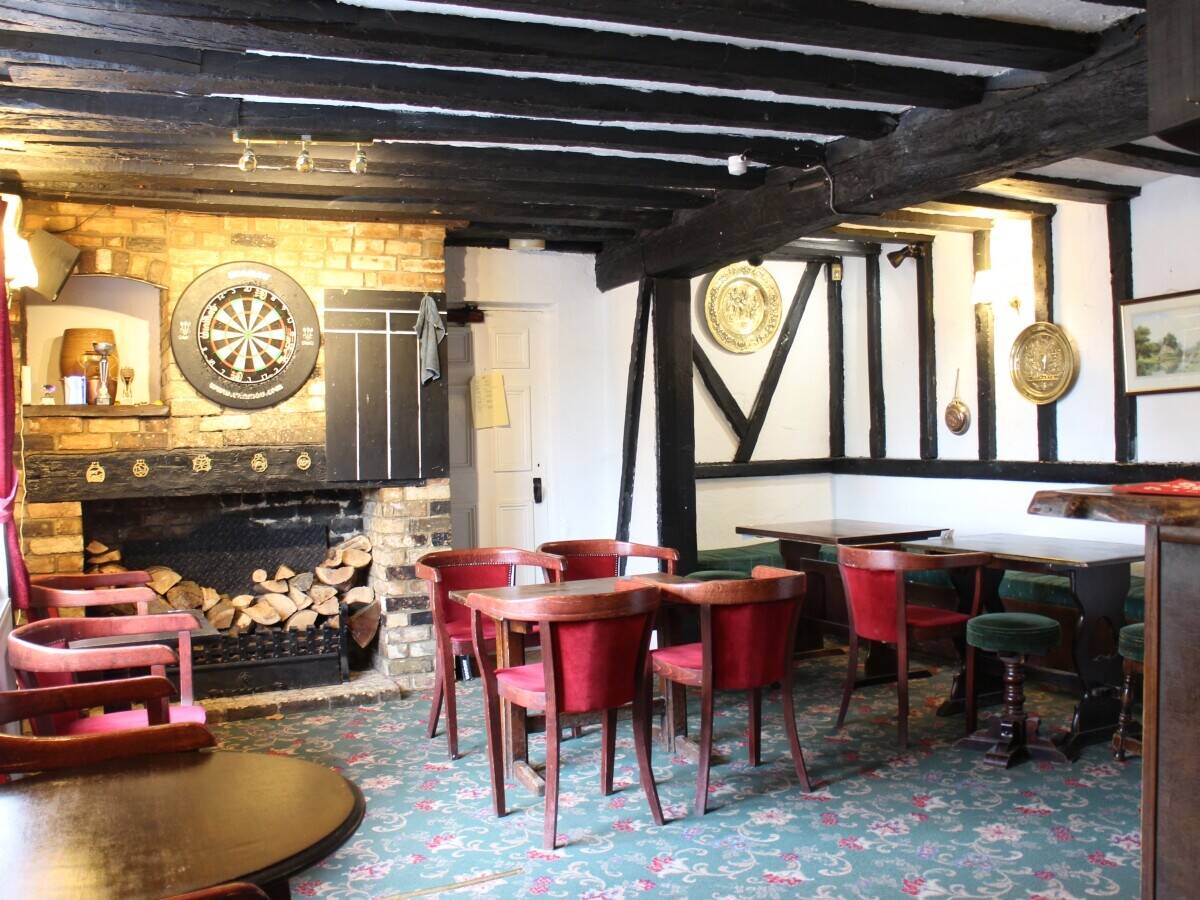 CAMBRIDGESHIRE - 16TH CENTURY COACHING INN WITH ADJOINING COTTAGE Photo 2