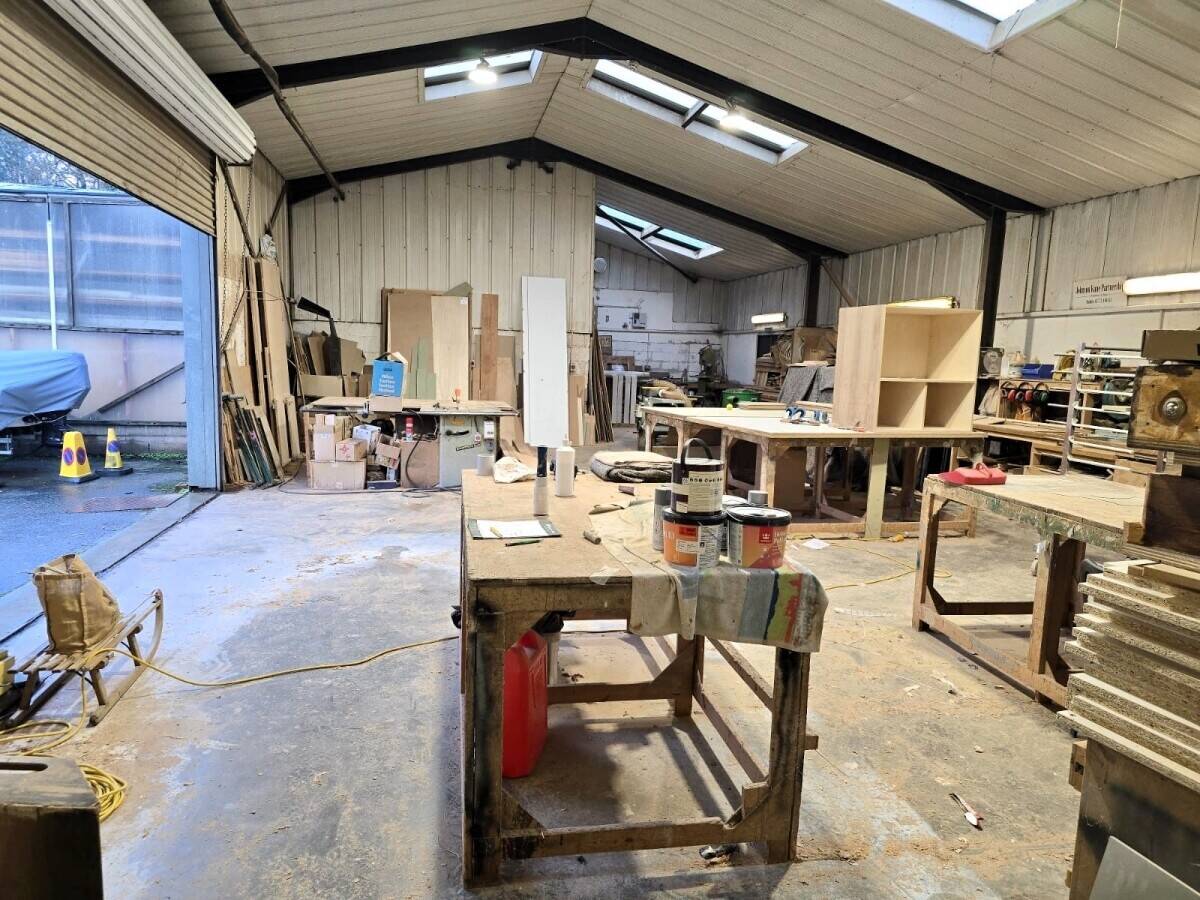 COMMERCIAL & DOMESTIC JOINERS