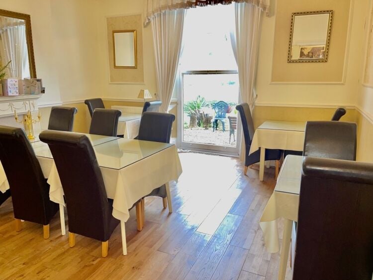 Freehold 7 Bedroom Guest House Located In Torquay, Devon Photo 2