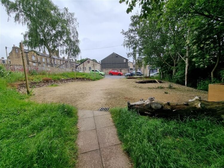 Vacant Unit For Sale in Shipley Photo 2