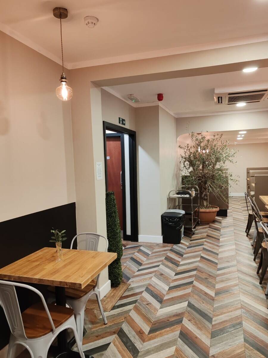 Luxurious Café/restaurant for sale/share Photo 3