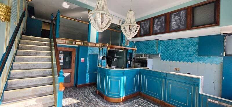 Outstanding, well fitted Restaurant/Takeaway/Cafe/Deli/Bar/Retail Opportunity at Bearsden Cross Photo 2