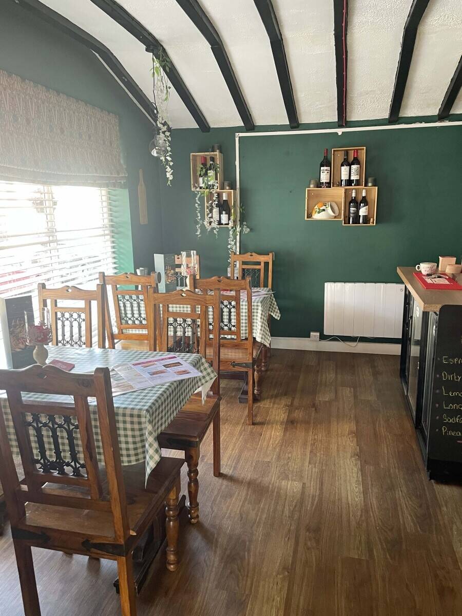 DENBIGHSHIRE - TOWN CENTRE WINE/TAPAS BAR Photo 2