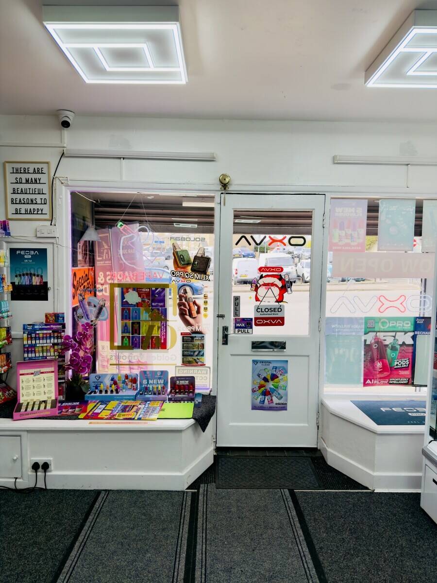 Golden vapours : vape shop in bolton black burn road Photo 3