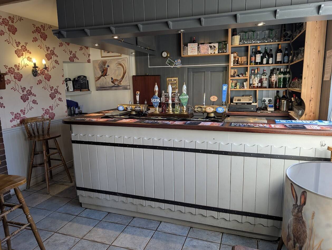 HEREFORDSHIRE - WELL-ESTABLISHED, CHARACTER, COTTAGE STYLE PUB IN PRIME VILLAGE LOCATION Photo 2