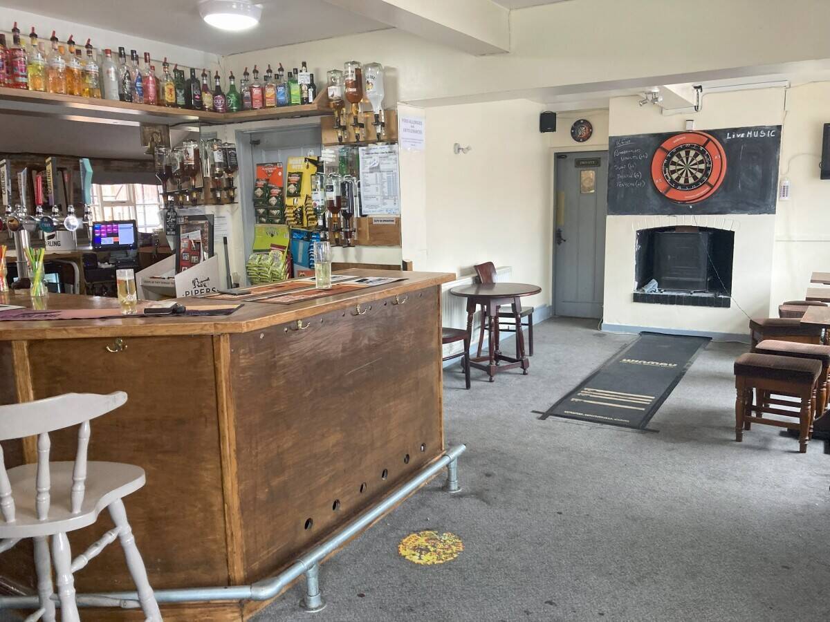 WREXHAM - WET LED COMMUNITY PUBLIC HOUSE WITH RECENTLY REFURBISHED LETTING ACCOMMODATION