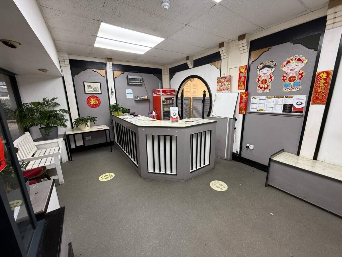 Neatly Presented Class 3 Takeaway Unit in a Very Busy Shopping Centre (ref 1811) Photo 2