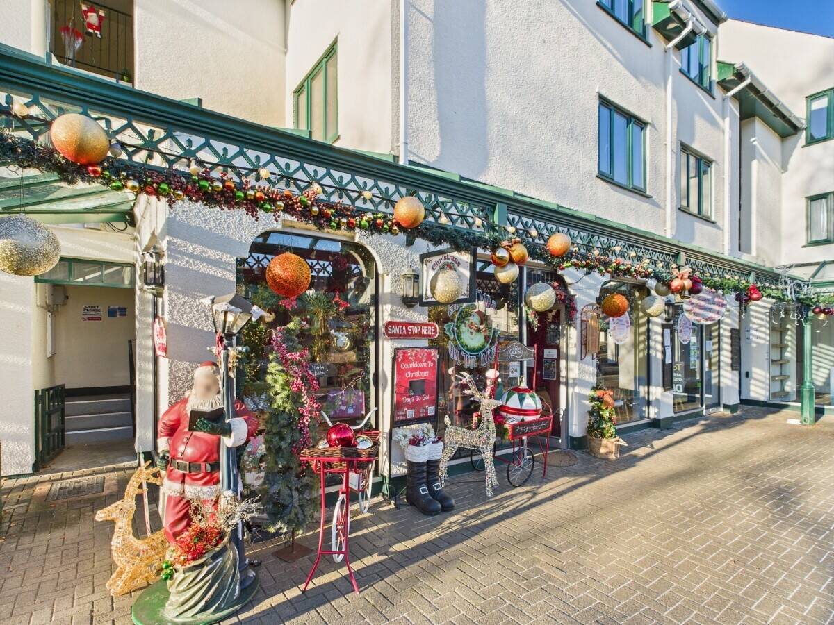 A superb all year round Christmas Shop, in the heart of Bowness-on-Windermere.