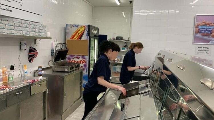 LEASEHOLD FISH & CHIP TAKEAWAY
(RECENTLY CLOSED)