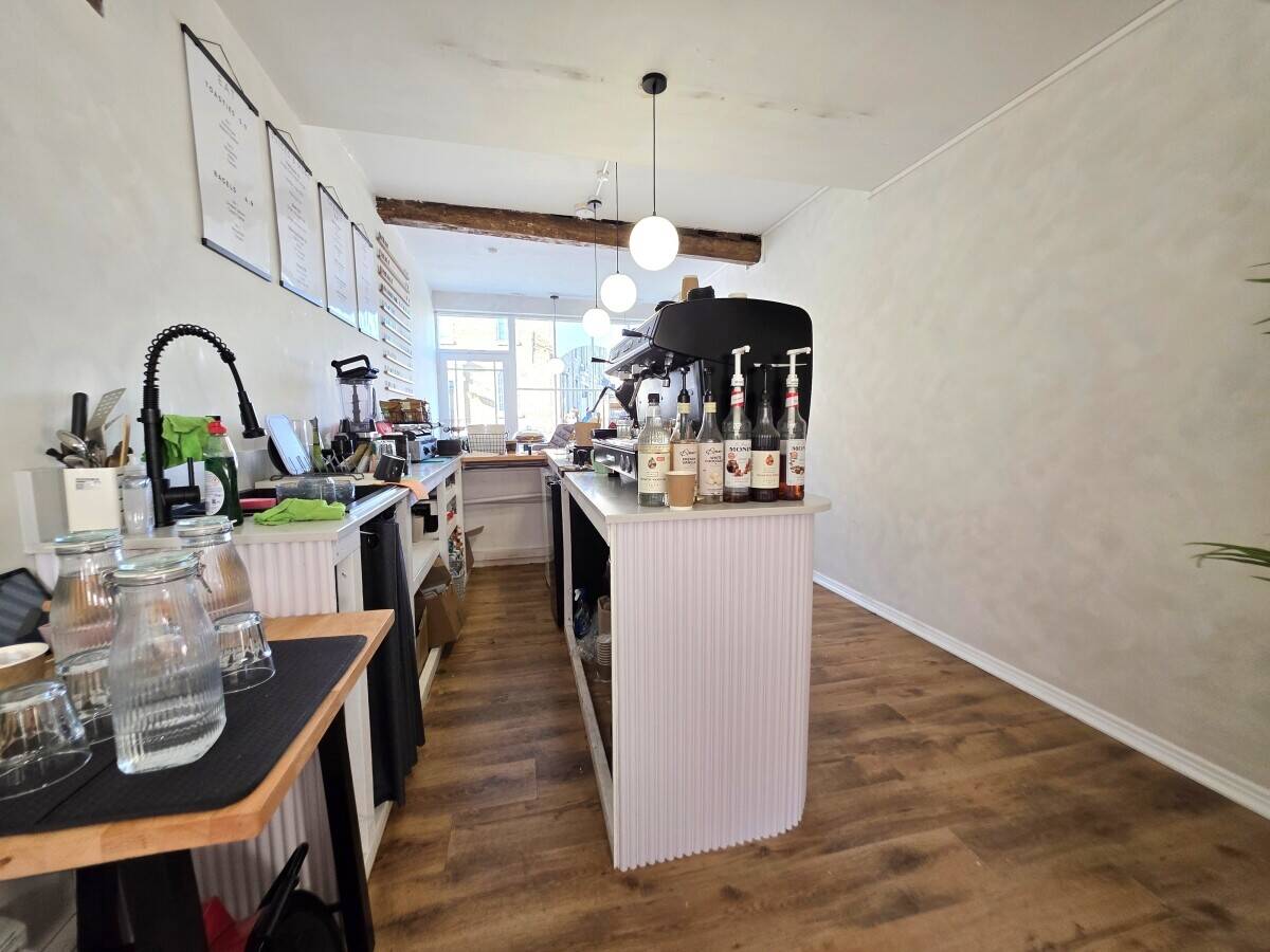 COFFEE SHOP / CAFE