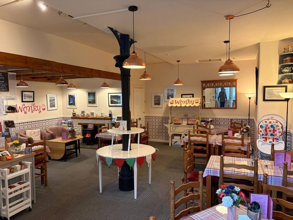Well-Known Café Snack Bar Business Photo 2