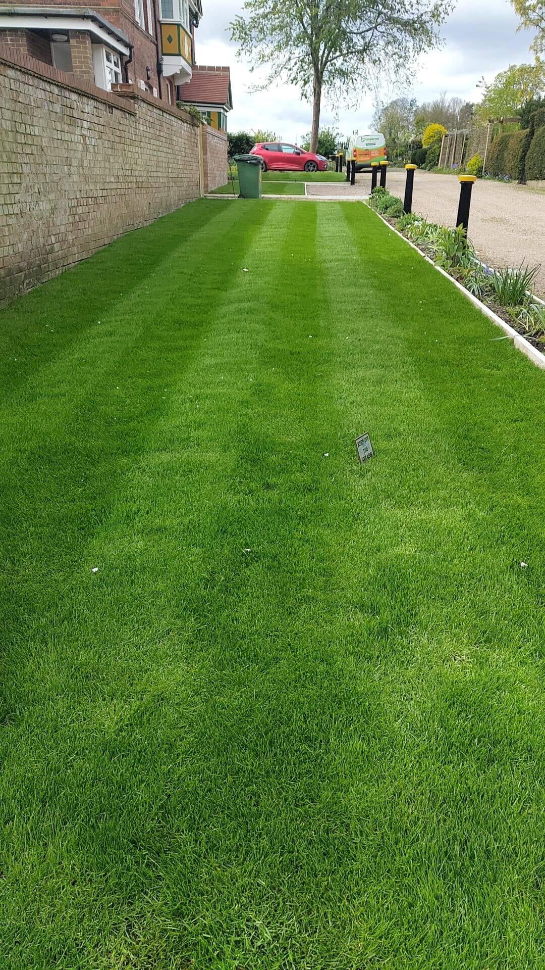 Established Lawn Care Business &ndash; 400 Customers &ndash; &pound;60k Annual Profit