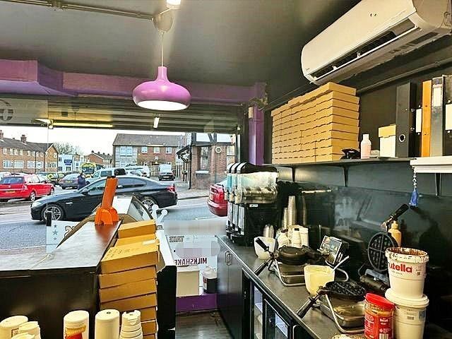 Takeaway Dessert Bar Specialising In Milkshakes, Cookie Dough & American Waffles for Sale