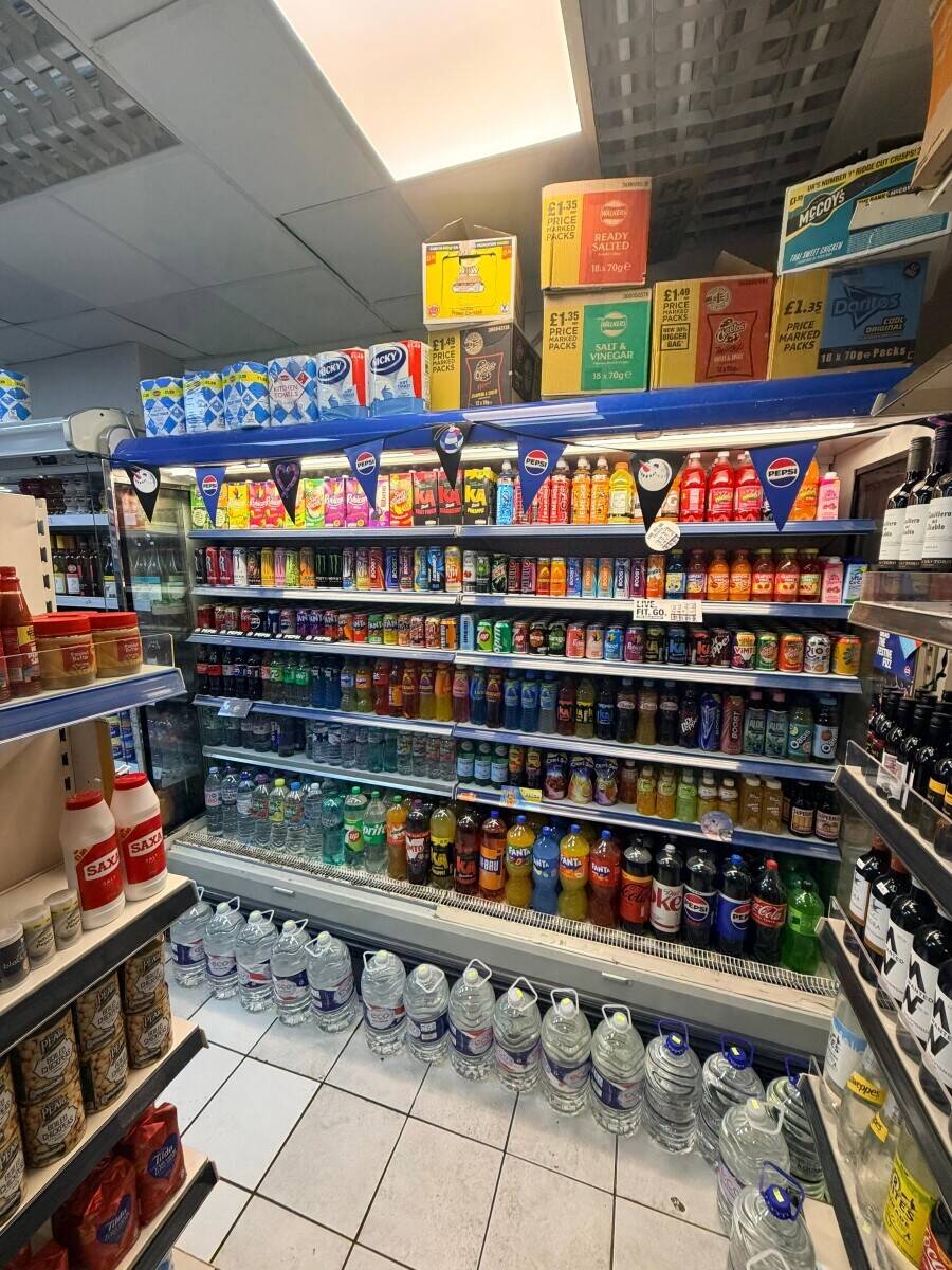 Off-licence for sale in Edgware Photo 2