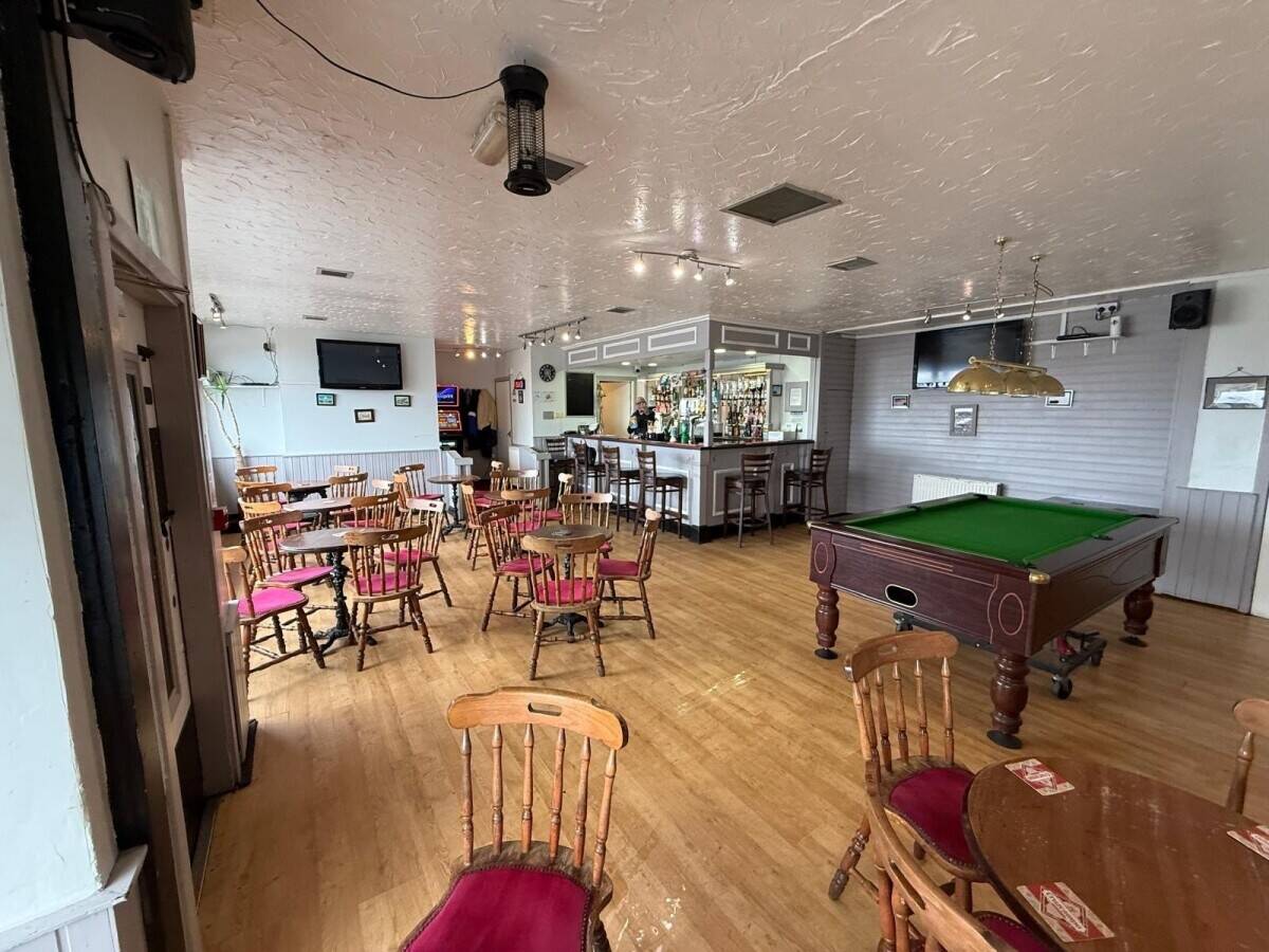 A Superbly Located Bar and Restaurant Overlooking The River Tay (ref 1812)