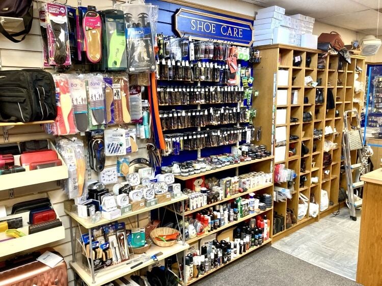 SHOE REPAIRS, KEY CUTTING, BAGS, LUGGAGE & TRAVEL ACCESSORIES Photo 2
