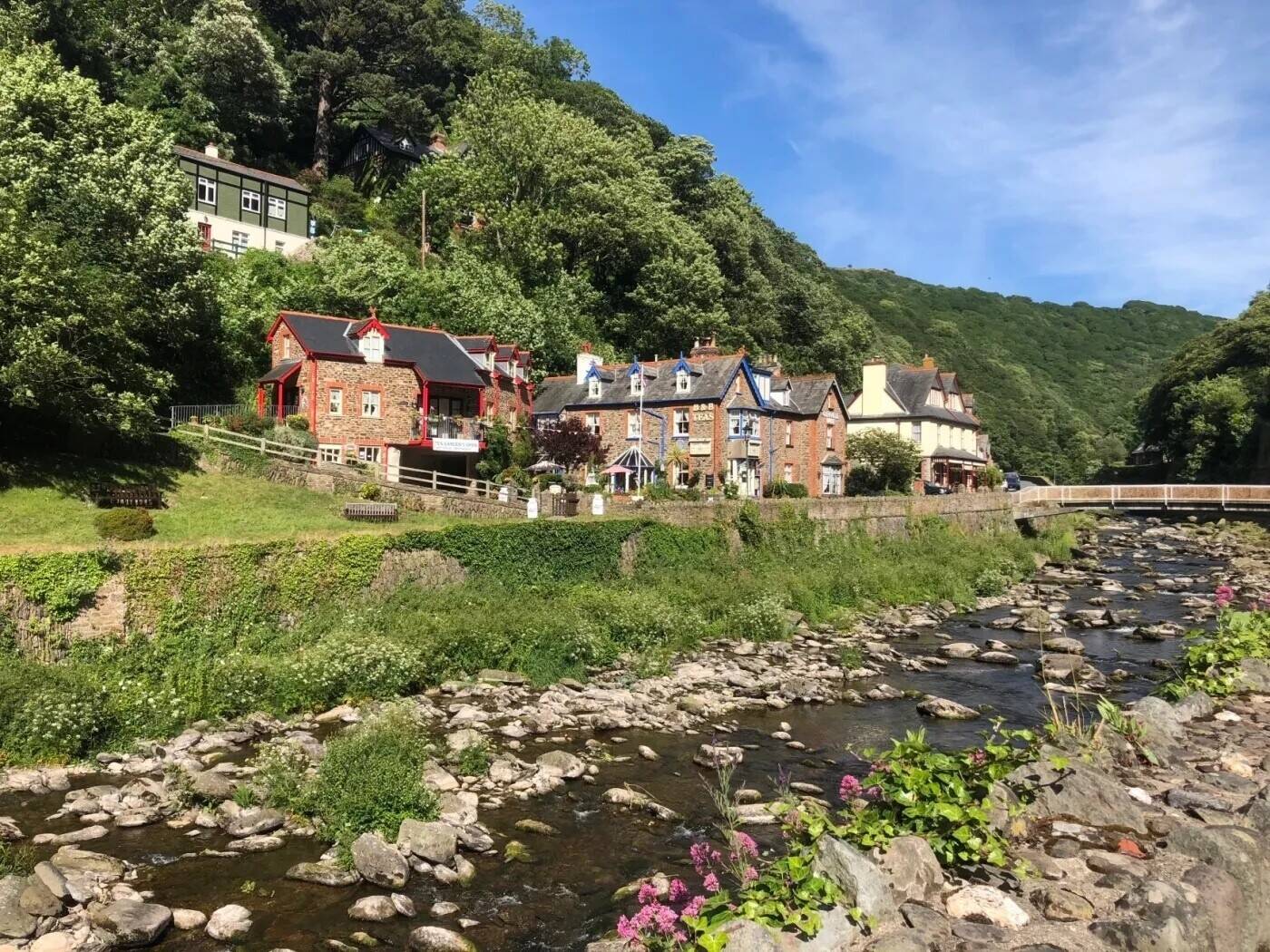 11 BED-GUEST HOUSE, TEA ROOM & SEPARATE 3 BED OWNERS’ COTTAGE