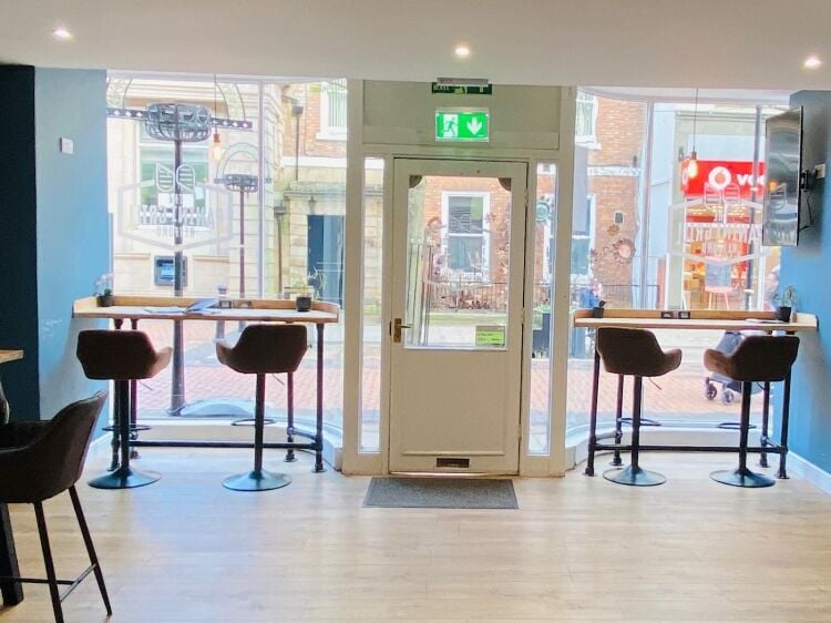 Leasehold Sandwich Bar Located In Retford Town Centre Photo 2