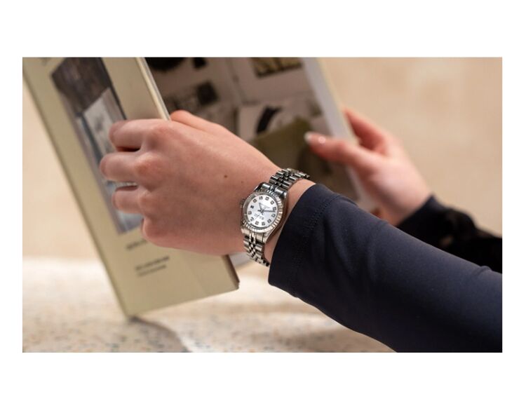 Time to Customise – Trend-Driven Watch Mod E-Commerce Brand Photo 2
