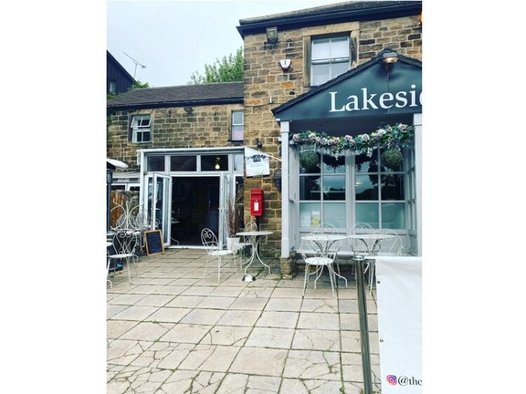 Lakeside Lifestyle – Vibrant Waterfront Bistro with Outdoor Dining Appeal Photo 2