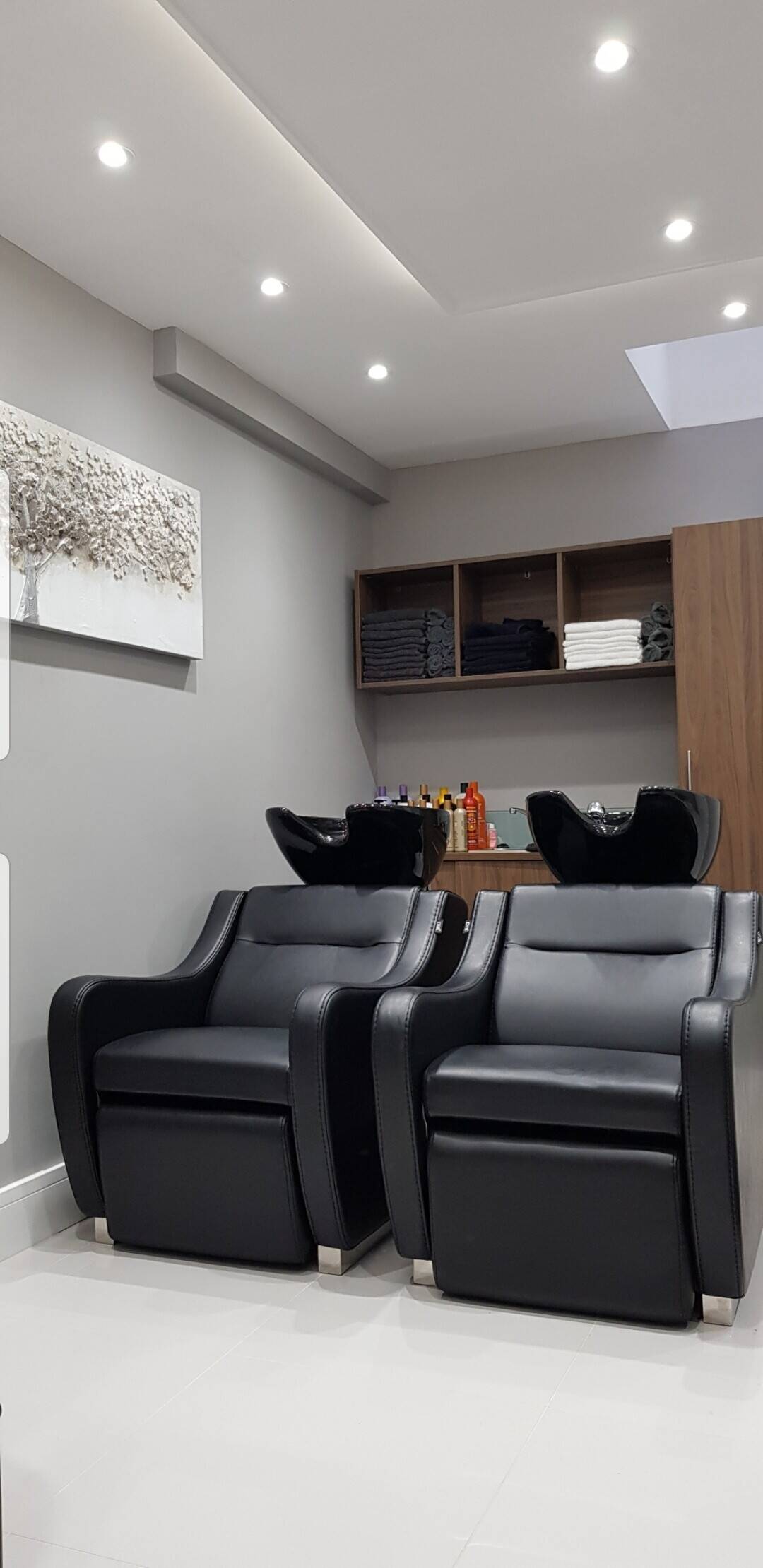 Hair and Nail salon in Reading, Berkshire