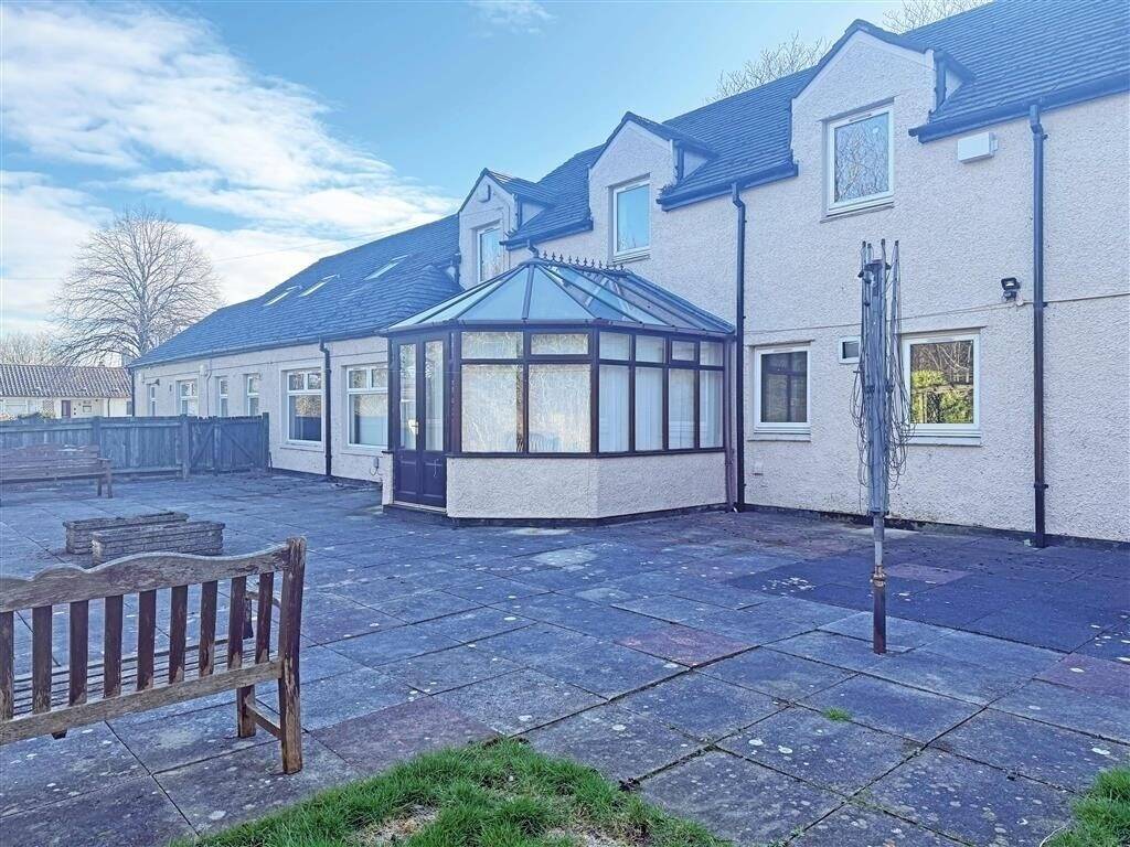 Substantial C2 Care Home - 18 bedrooms, 7 bathrooms, and 4 kitchens Photo 3