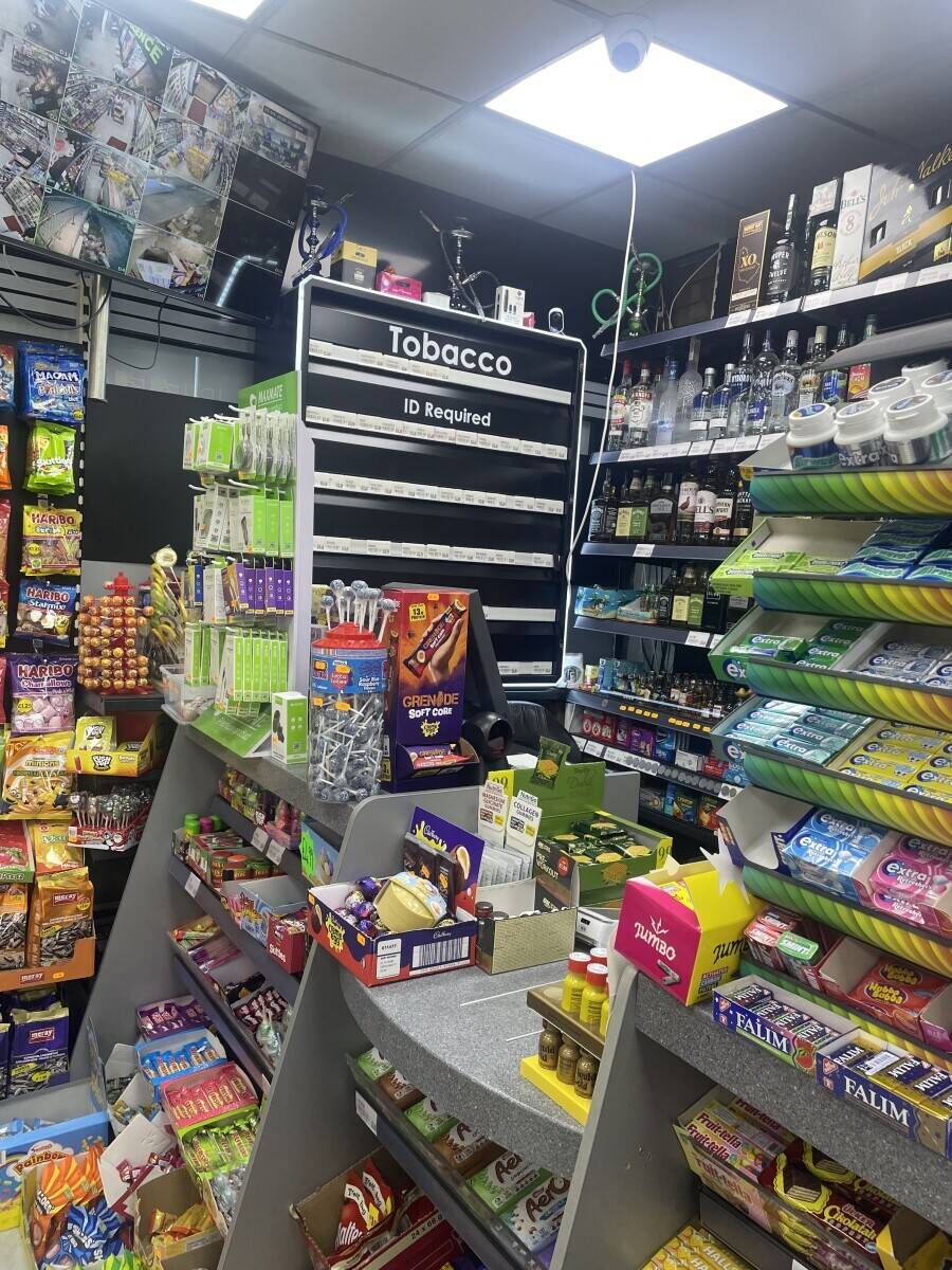 Off licences/ convenience stores for sale in Enfield wash, london Photo 2