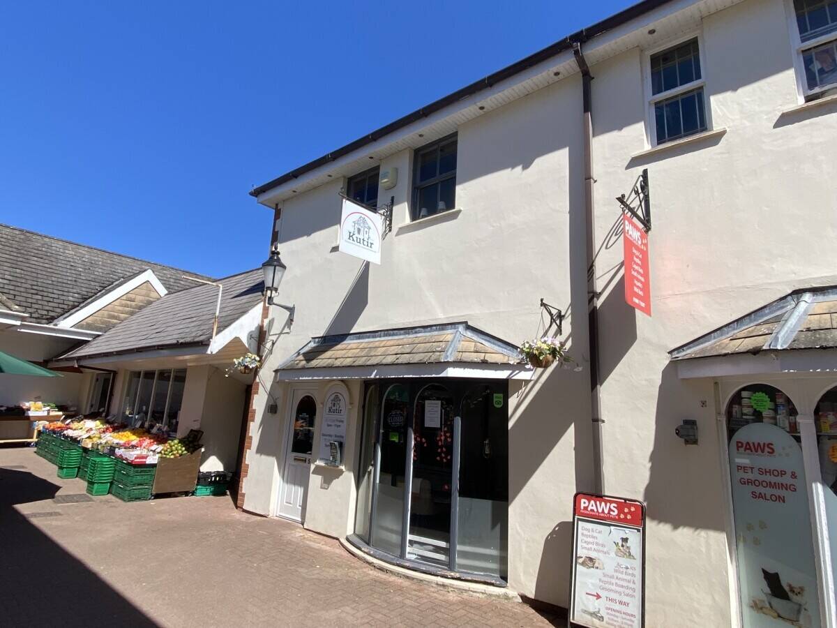 MONMOUTH - RESTAURANT IN BUSY TOWN CENTRE JUST OFF THE HIGH STREET Photo 2