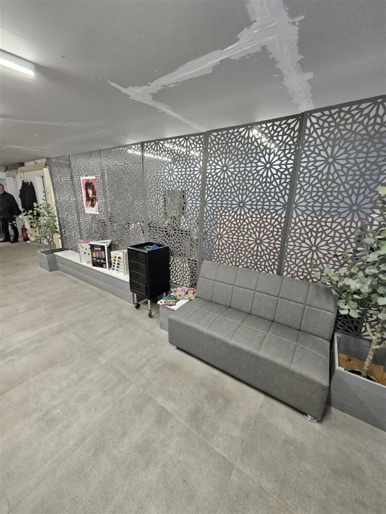 COMMERCIAL PROPERTY SUITABLE FOR A MULTITUDE OF USES