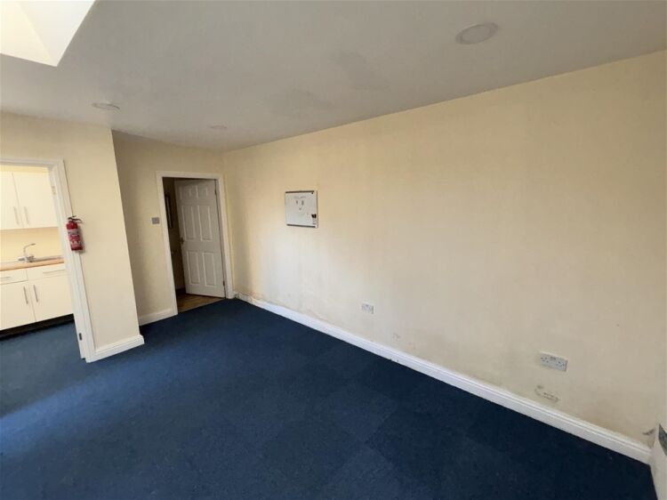 Vacant Unit For Sale in Leeds Photo 2