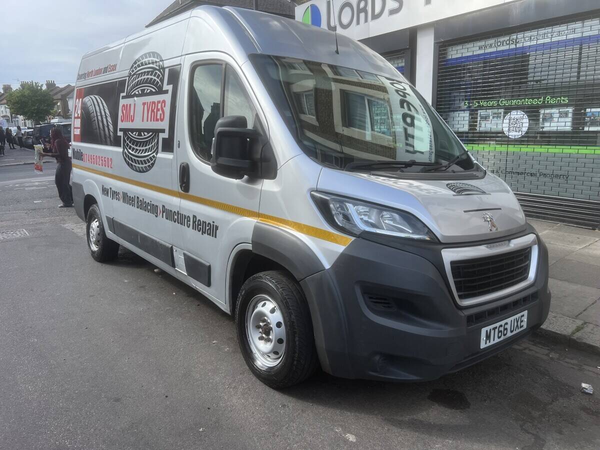 Mobile tyre fitting service Photo 2