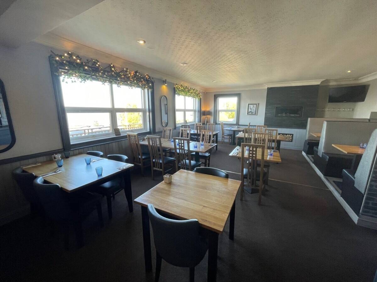 Established Business, With Breathtaking Views Over the River Tay Photo 2