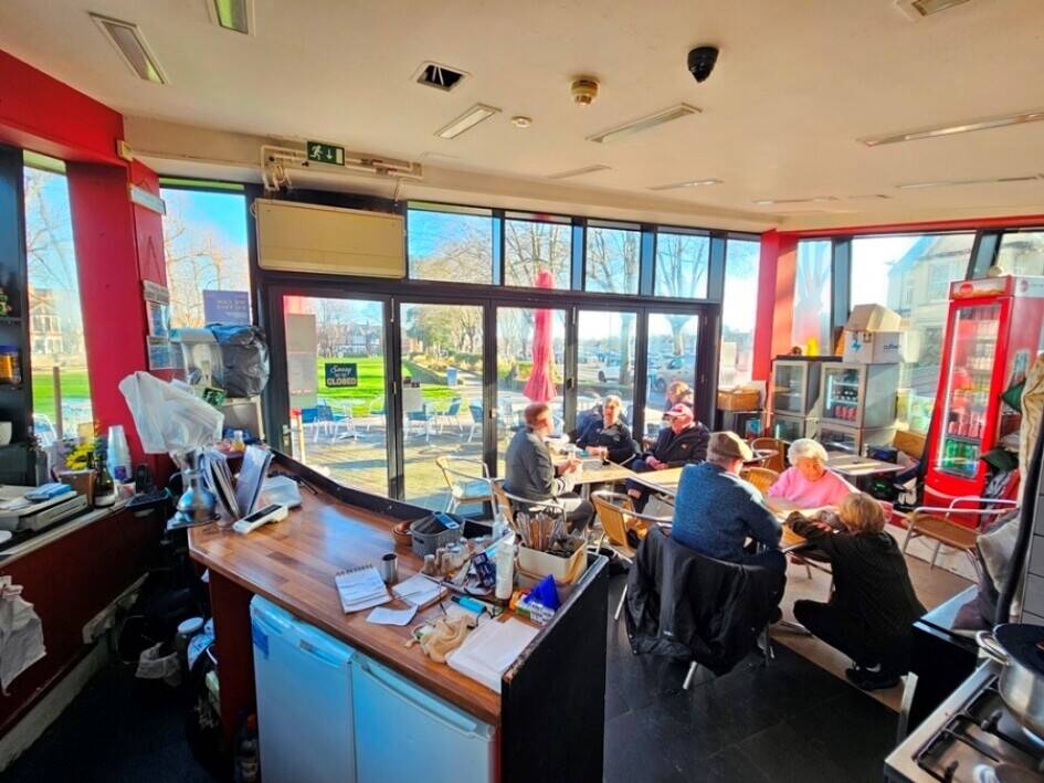 RARELY AVAILABLE CAFÉ IN PARK FOR SALE IN SOUTHEND-ON-SEA, ESSEX Photo 2